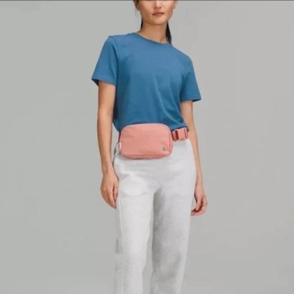 💕NWT Lululemon Everywhere Belt Bag 1L - Light Pink Pastel Fanny Pack Crossbody - Picture 6 of 8